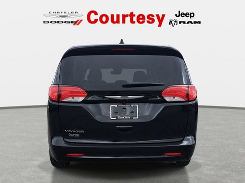 Certified 2023 Chrysler Voyager LX FWD image 5