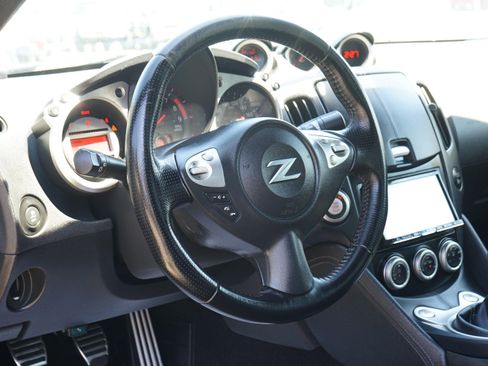 Used 2011 Nissan 370Z Touring w/ Sport Pkg RWD image 11