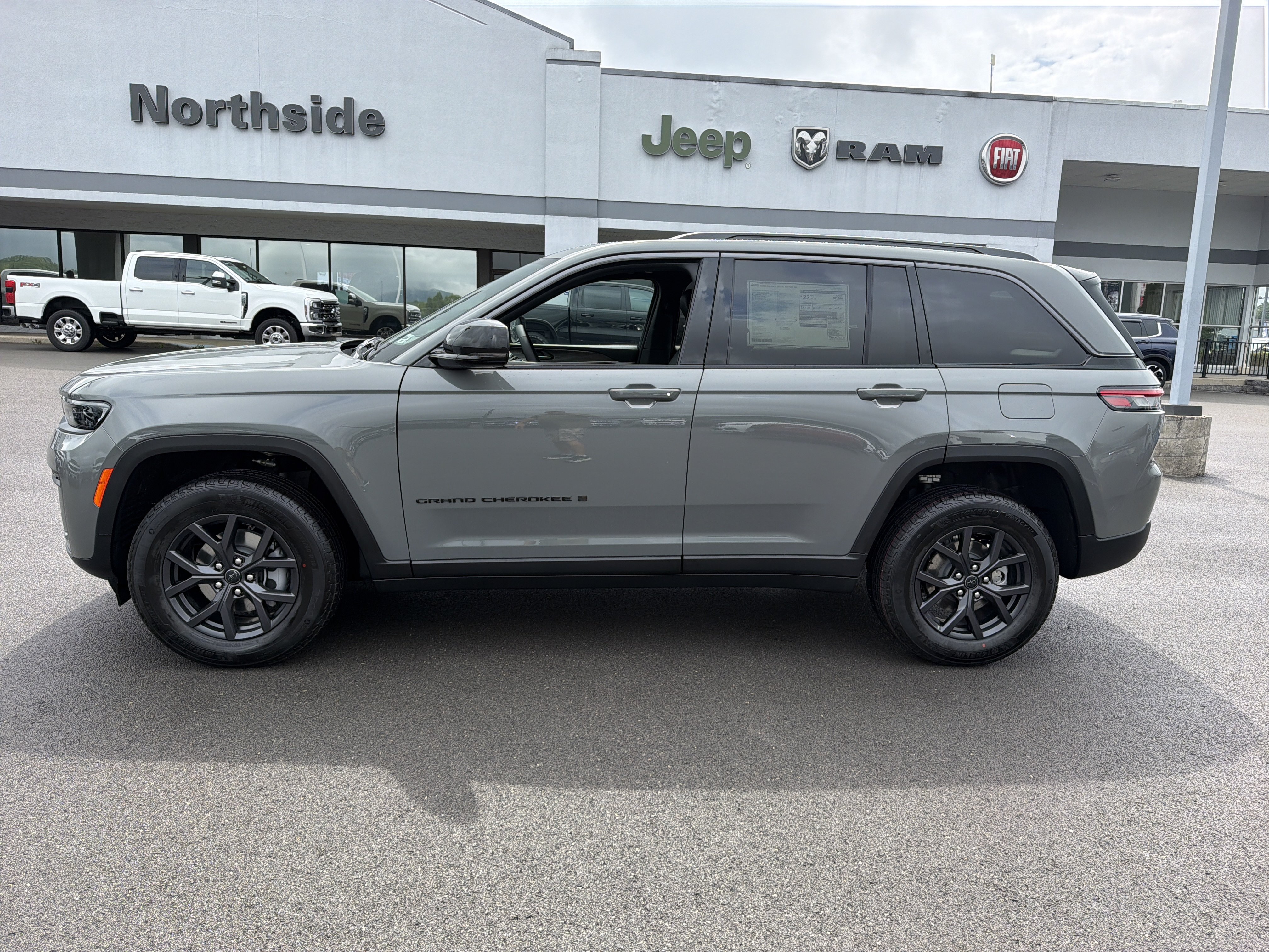 New 2027 Jeep Grand Cherokee 4WD image 10