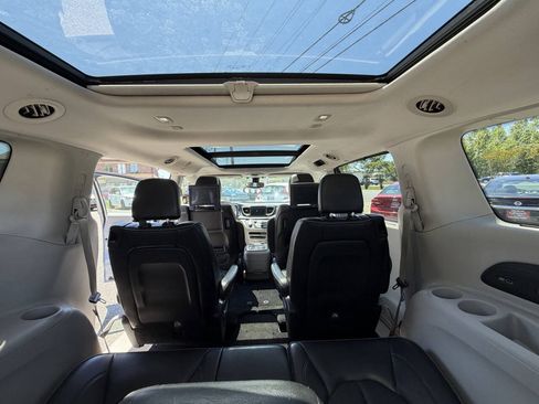 Used 2018 Chrysler Pacifica Limited FWD image 27