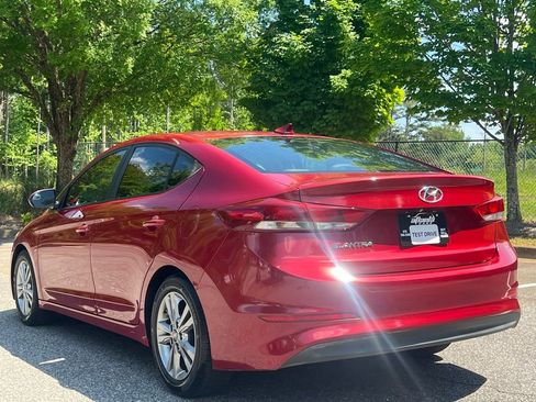 Used 2017 Hyundai Elantra SE FWD image 3