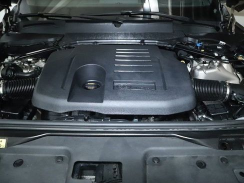 Used 2023 Land Rover Discovery Metropolitan Edition AWD/4WD image 35