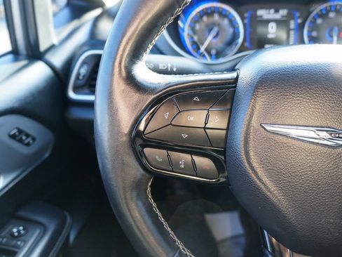 Used 2020 Chrysler Pacifica Touring-L w/ S Appearance Package image 20