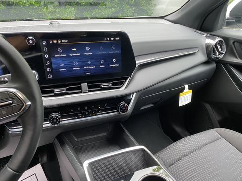 Used 2026 Chevrolet Equinox LT FWD image 24