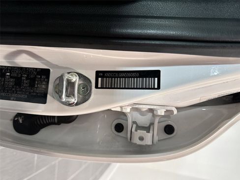 Used 2022 Kia Niro EX w/ Cold Weather Package FWD image 34