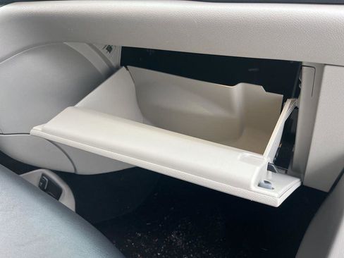 Used 2024 Chrysler Pacifica Touring-L image 39