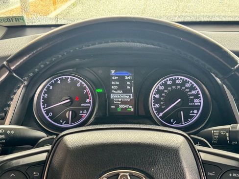 Used 2023 Toyota Camry SE image 29