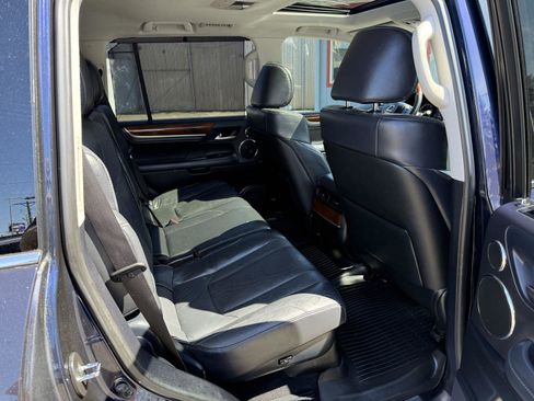 Used 2019 Lexus LX 570 4WD w/ Luxury Package image 20