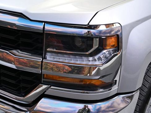 Used 2018 Chevrolet Silverado 1500 LT w/ LT Eassist Package image 15