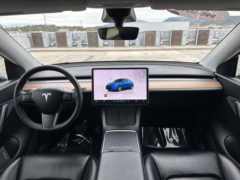 Used 2022 Tesla Model Y Long Range AWD/4WD image 12