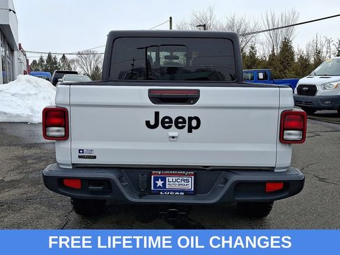 Used 2022 Jeep Gladiator Sport AWD/4WD image 9