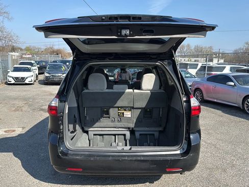 Used 2020 Toyota Sienna LE image 27