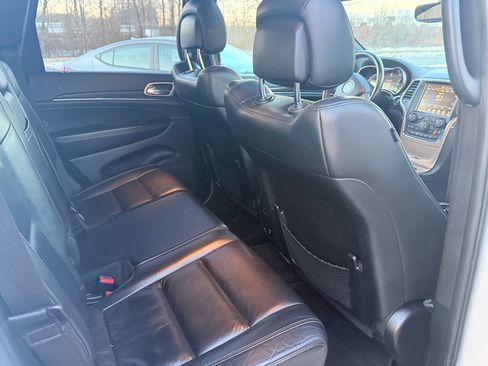 Used 2017 Jeep Grand Cherokee Limited image 23