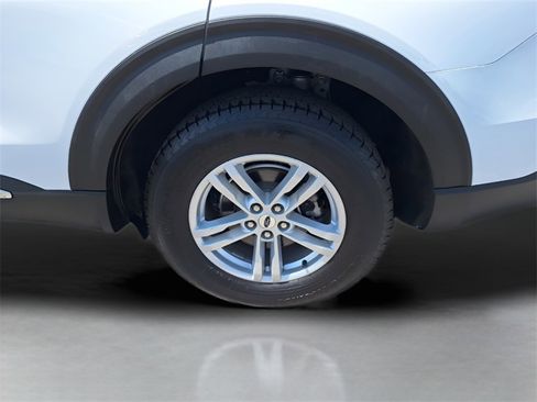 Used 2022 Ford Explorer XLT w/ Equipment Group 202A image 24