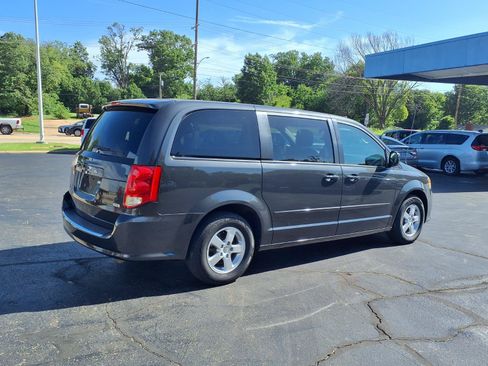 Used 2012 Dodge Grand Caravan SXT FWD image 3