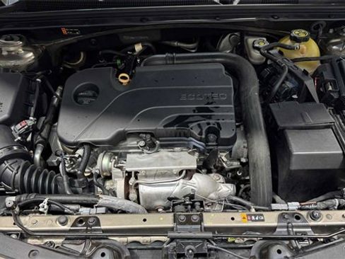 Used 2020 Chevrolet Malibu LT image 32