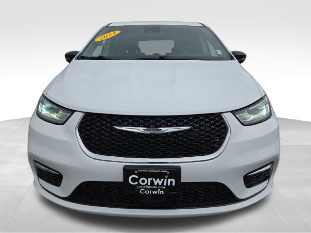 Used 2024 Chrysler Pacifica Touring-L FWD image 5