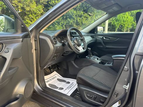 Used 2017 Nissan Rogue SV FWD image 13