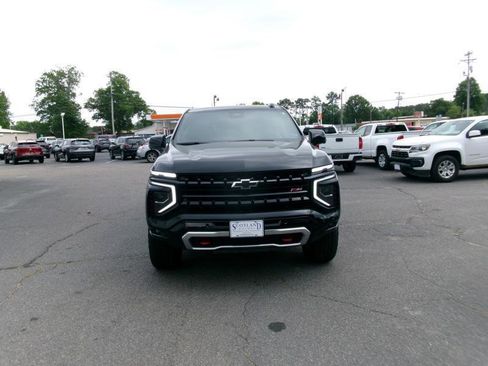 Used 2025 Chevrolet Suburban Z71 AWD/4WD image 3