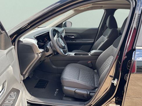 New 2026 Nissan Kicks SV w/ SV Premium Package FWD image 9