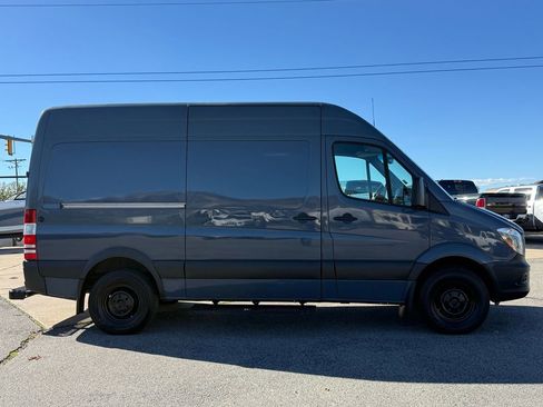Used 2018 Mercedes-Benz Sprinter 2500 image 5
