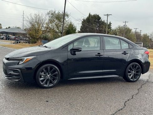 Used 2024 Toyota Corolla SE image 3