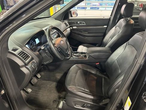 Used 2017 Ford Explorer Limited w/ Equipment Group 301A AWD/4WD image 9