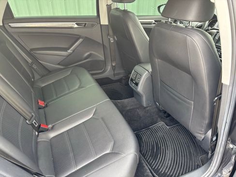 Used 2018 Volkswagen Passat 2.0T SE w/ SE Lighting Package image 34