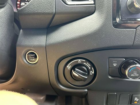 Used 2022 Nissan Frontier PRO-4X w/ Technology Package image 26