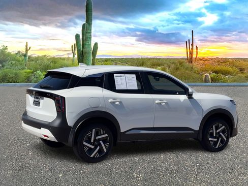 Certified 2025 Nissan Kicks SV image 5