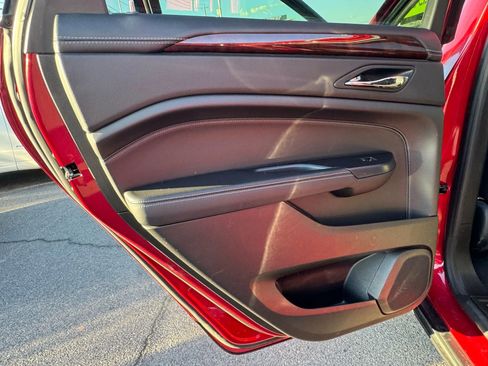 Used 2014 Cadillac SRX Luxury image 15