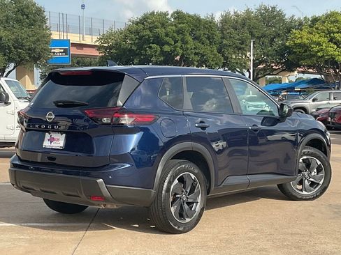 Used 2025 Nissan Rogue SV FWD image 4