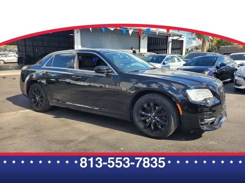 Used 2018 Chrysler 300 Touring image 1