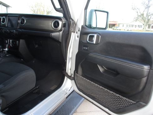 Used 2023 Jeep Wrangler Sahara image 26