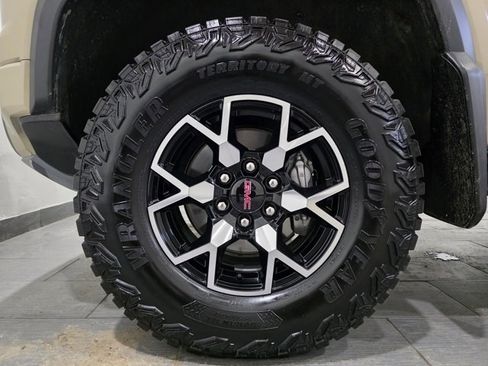 Used 2024 GMC Canyon AT4X image 24