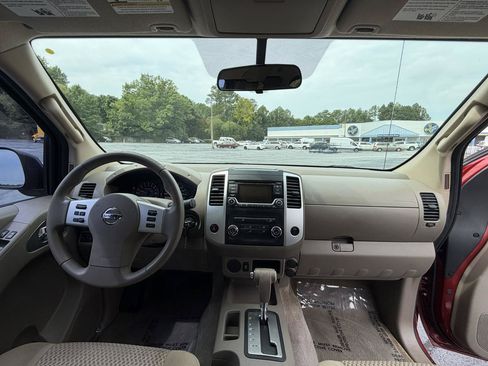 Used 2015 Nissan Frontier SV RWD image 20