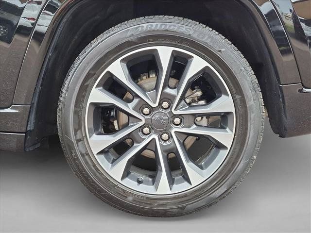 Used 2023 Jeep Grand Cherokee Overland AWD/4WD image 25