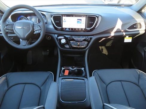 New 2026 Chrysler Pacifica Limited w/ S Appearance Package image 13