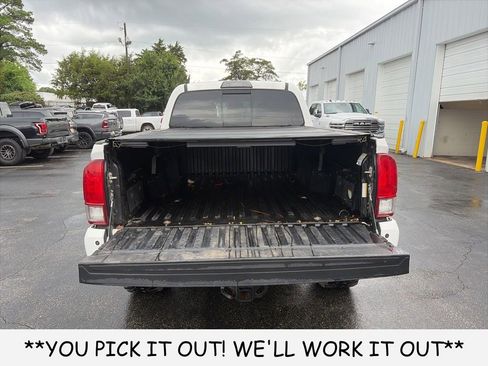 Used 2017 Toyota Tacoma TRD Sport w/ Premium & Technology Package AWD/4WD image 9