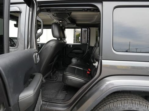 Used 2018 Jeep Wrangler Unlimited Sahara w/ Dual Top Group AWD/4WD image 22