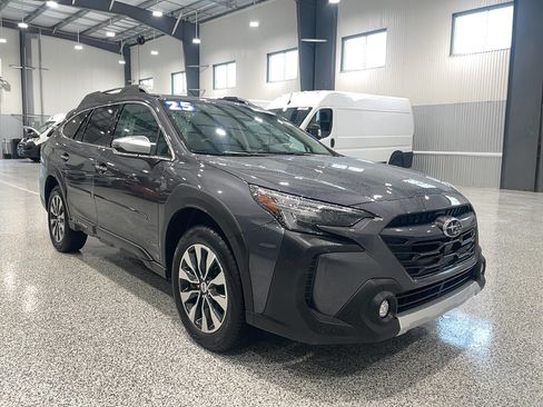 Used 2025 Subaru Outback Touring AWD/4WD image 1