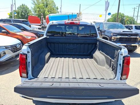 Used 2024 Chevrolet Colorado LT w/ LT Convenience Package III AWD/4WD image 23