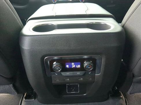 Used 2025 Chevrolet Suburban High Country AWD/4WD image 19