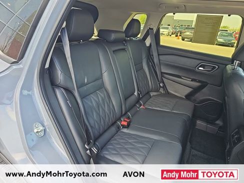 Used 2025 Nissan Rogue Platinum w/ Tech Package image 36