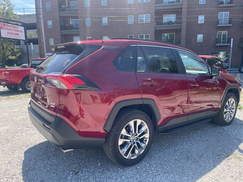 Used 2023 Toyota RAV4 XLE Premium image 7