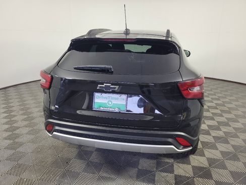 Used 2024 Chevrolet Trax LT w/ Sunroof Package FWD image 7