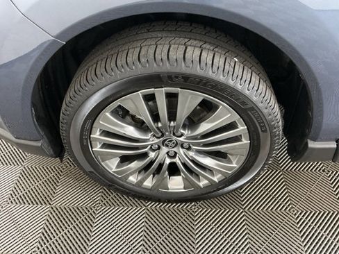 Used 2021 Toyota Venza Limited w/ Advanced Technology Package image 32