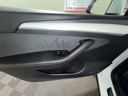 Used 2025 Tesla Model Y Long Range image 15