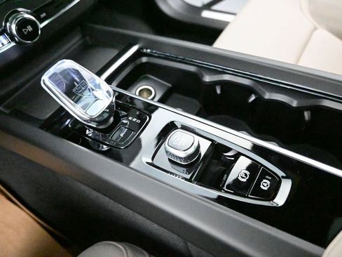 New 2026 Volvo XC60 B5 Core w/ Climate Package image 24