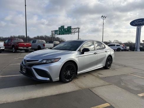 Used 2022 Toyota Camry SE w/ Convenience Package image 4